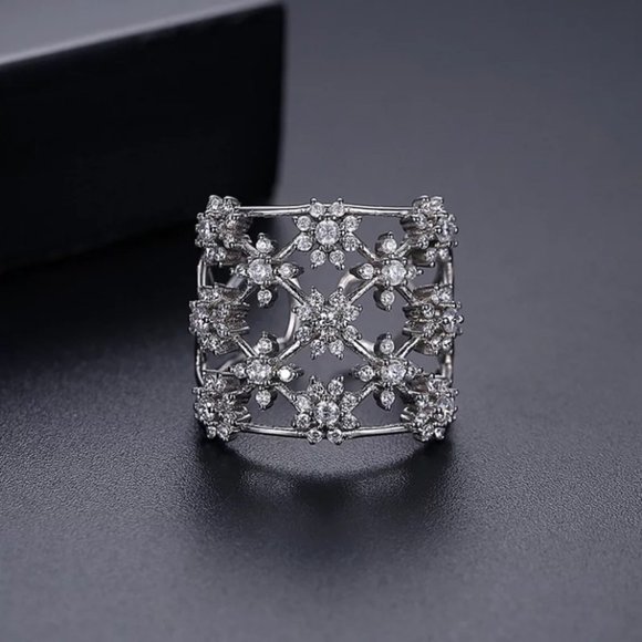 New Resizable Cocktail Flower Silver & Gold Rings - Picture 4 of 6